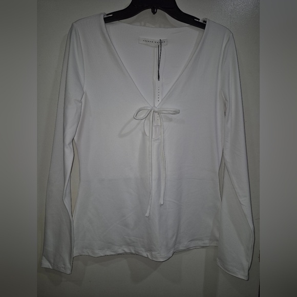 Susana Monaco Long Sleeve V-Neck Top NWT - Picture 1 of 8